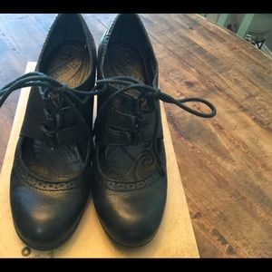Born black leather shoes